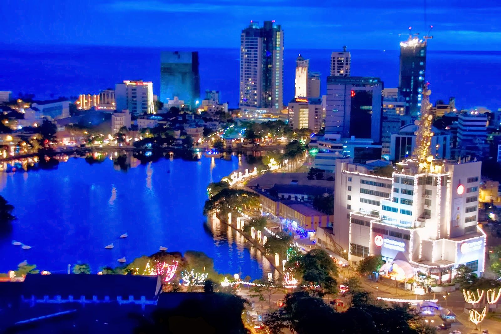 Шри ланка ночью. Город Коломбо Шри-Ланка. Столица Шри Ланка Ланка Коломбо. Шри-Джаяварденепура-котте. Коломбо столица.